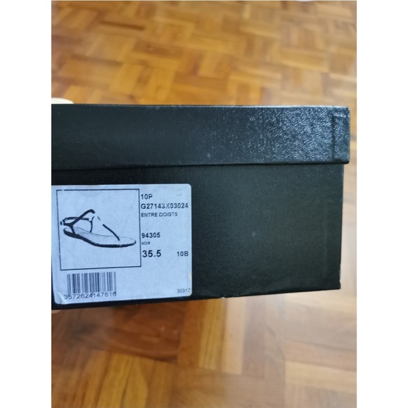 Chanel CC t strap flat t strap sandals size 35.5 size 5.5. Authentic. - Picture 9 of 10